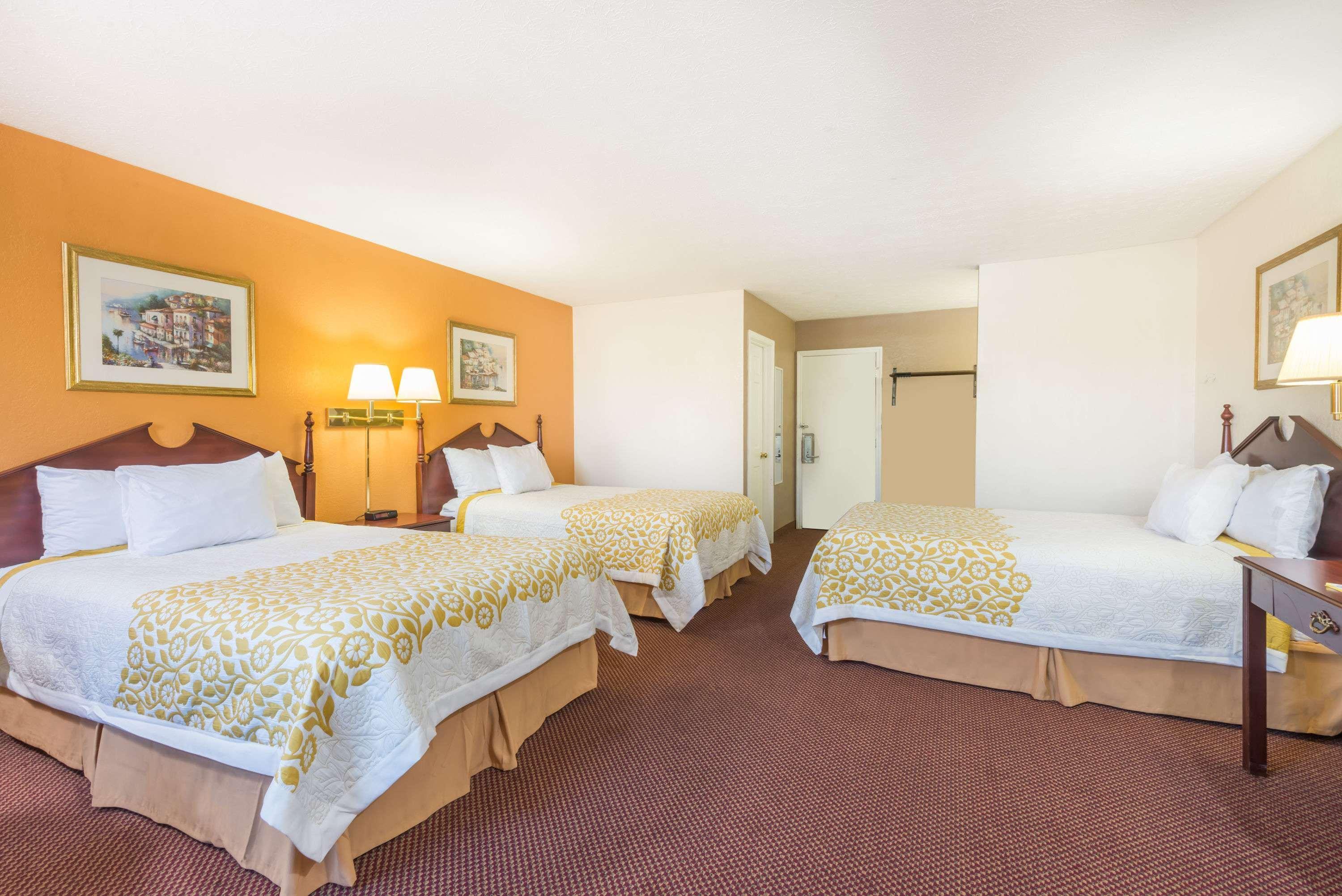 Days Inn By Wyndham Amherst Zewnętrze zdjęcie