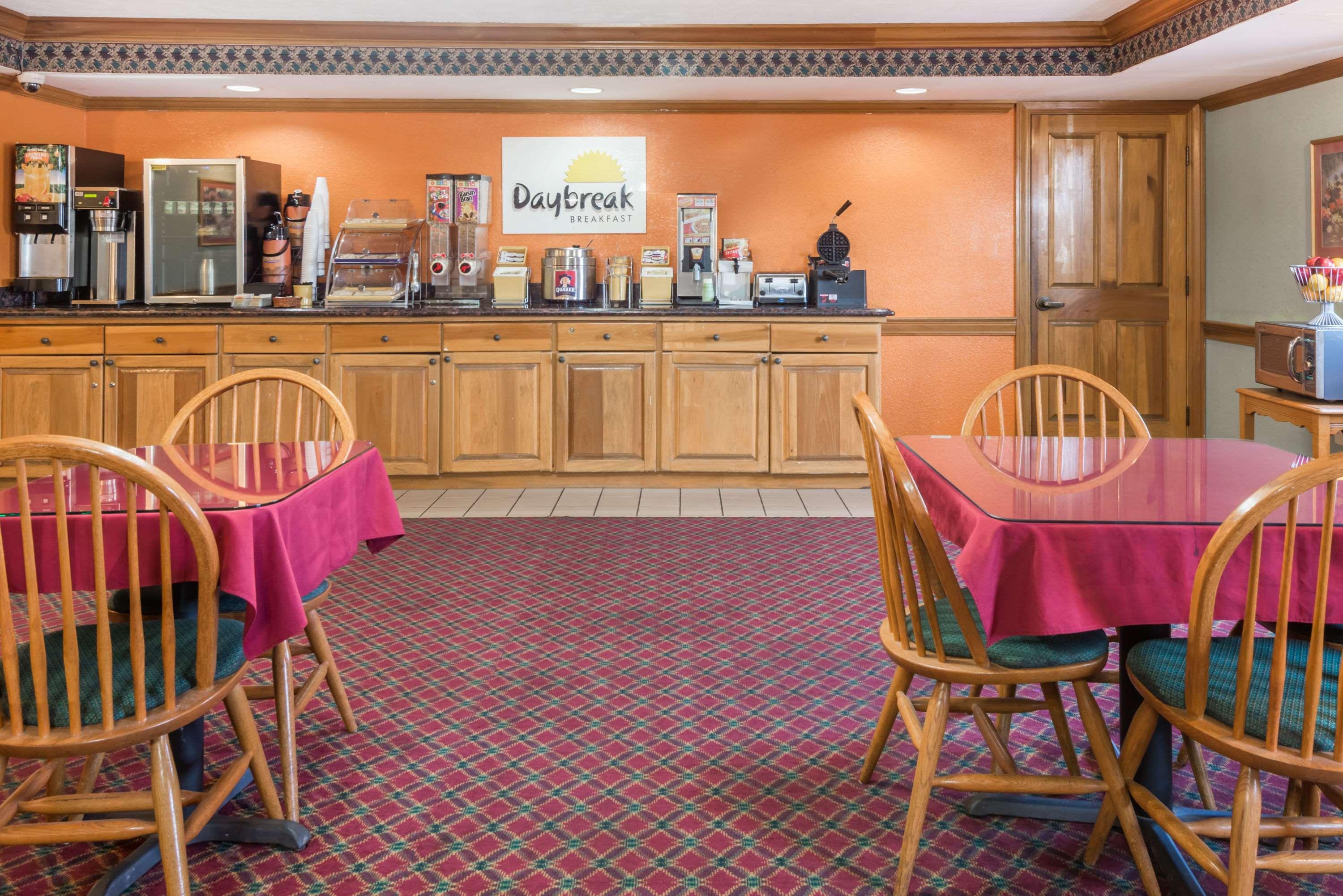 Days Inn By Wyndham Amherst Zewnętrze zdjęcie