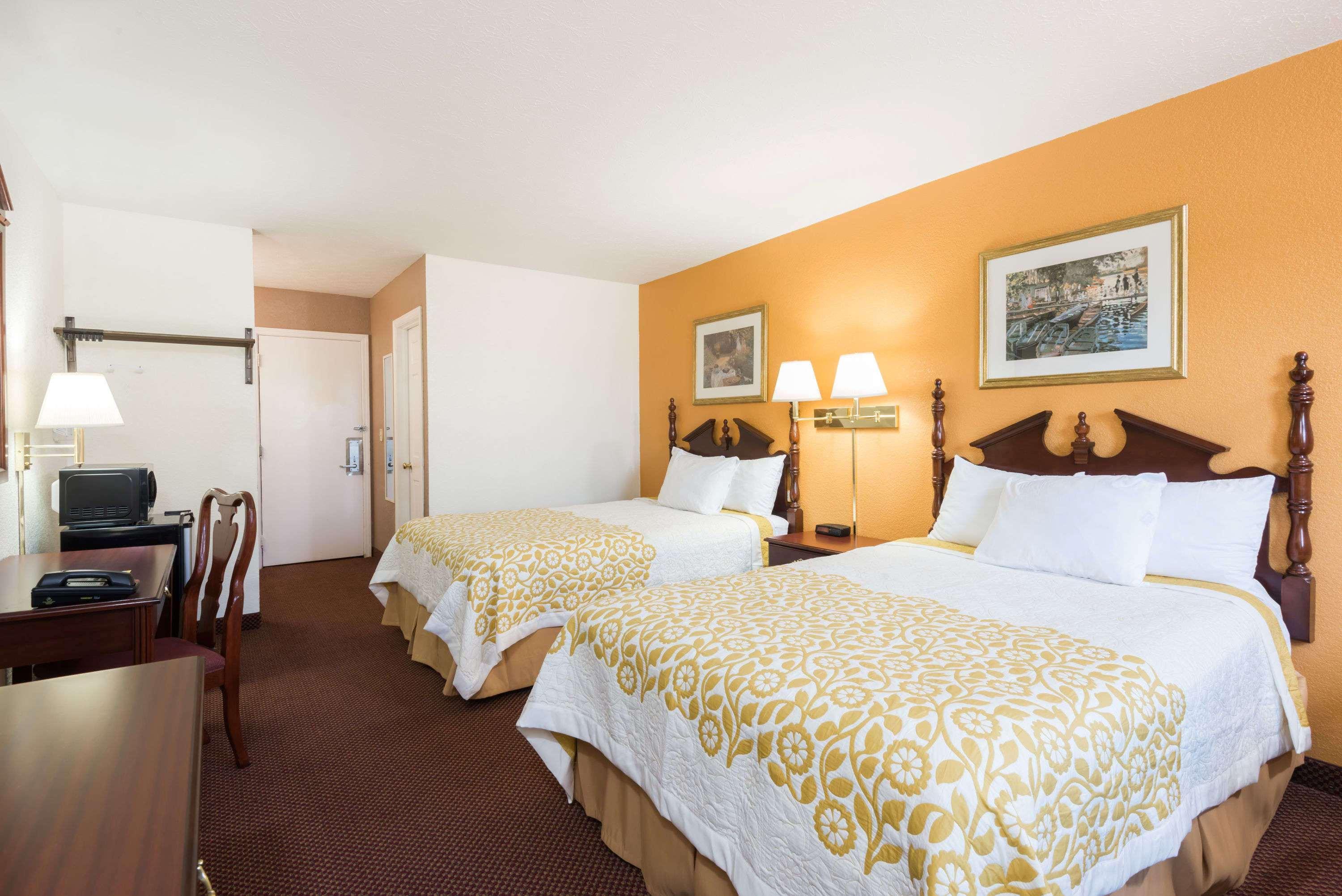 Days Inn By Wyndham Amherst Zewnętrze zdjęcie