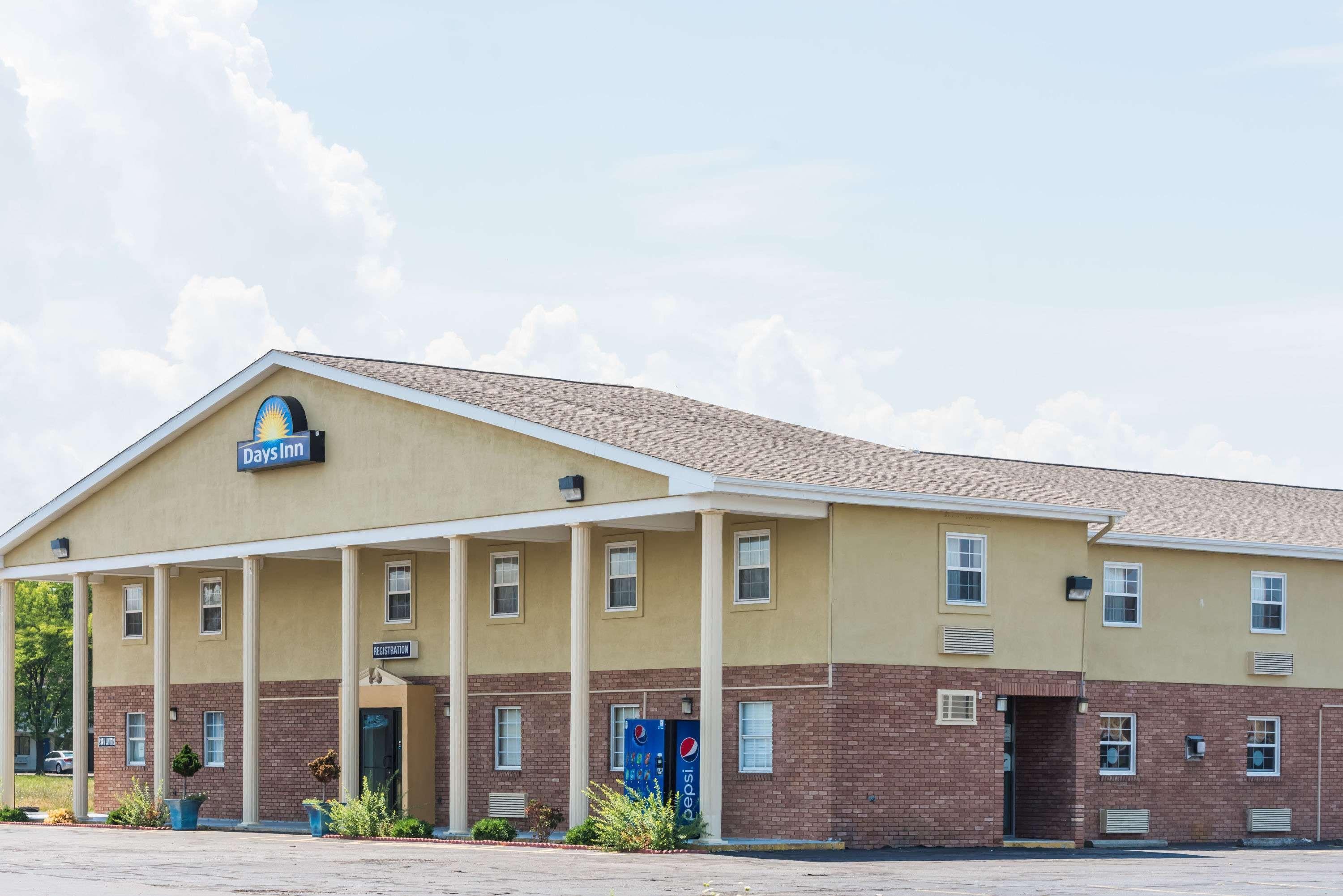 Days Inn By Wyndham Amherst Zewnętrze zdjęcie