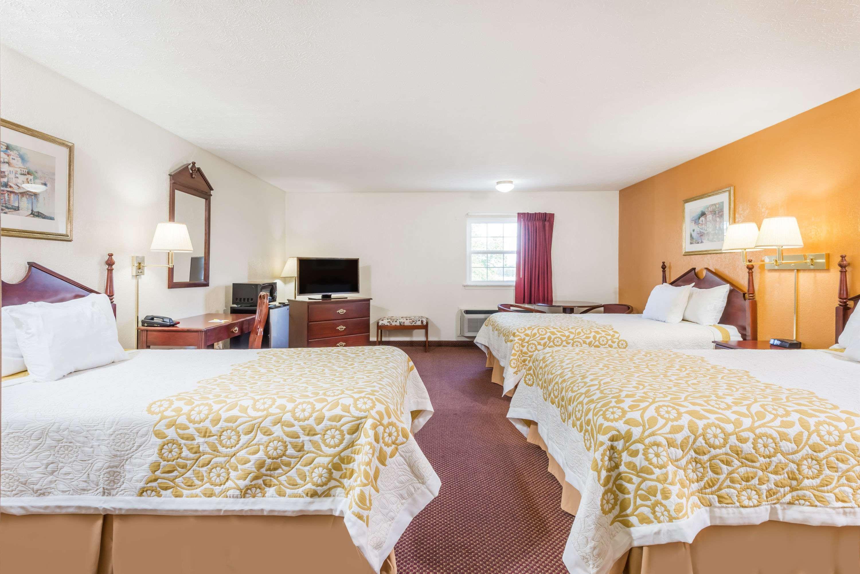 Days Inn By Wyndham Amherst Zewnętrze zdjęcie
